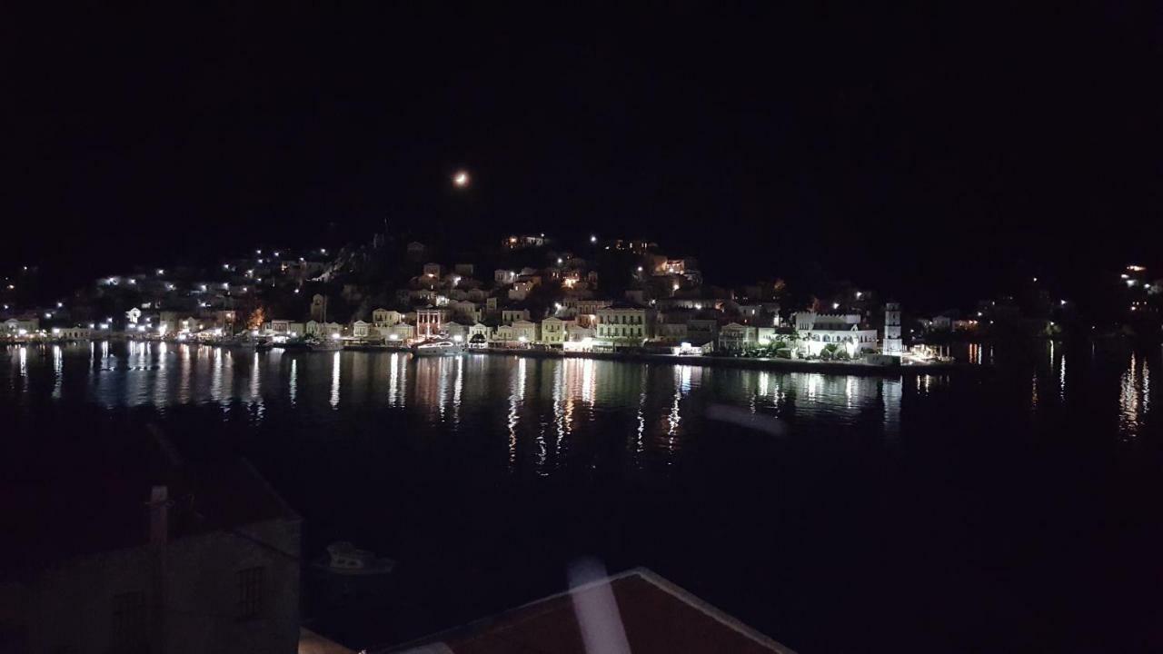 Maison d'hôtes Pitini à Symi Extérieur photo