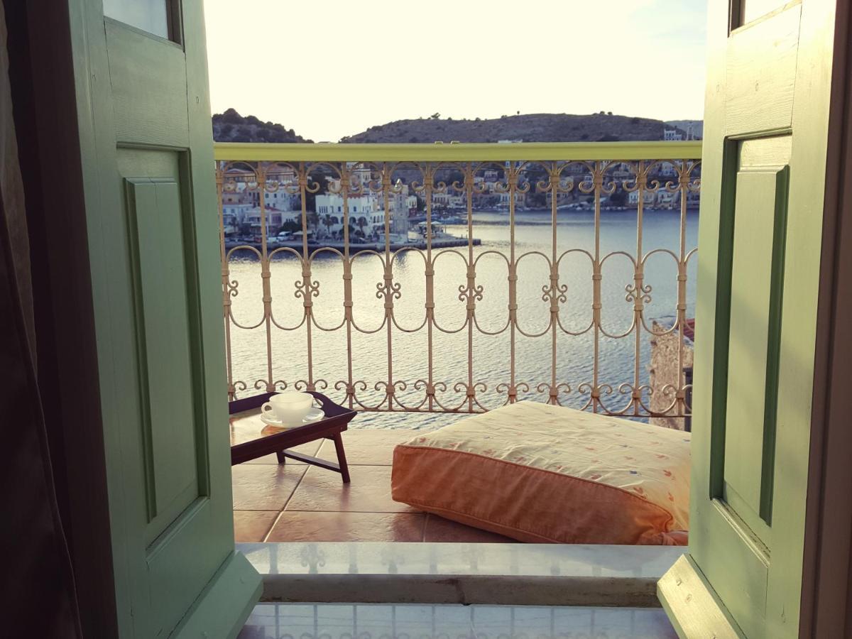 Maison d'hôtes Pitini à Symi Extérieur photo